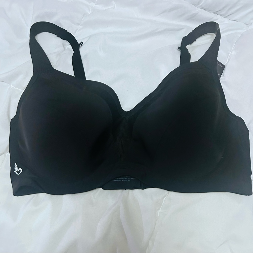 Sleek Black Underwire Bra
